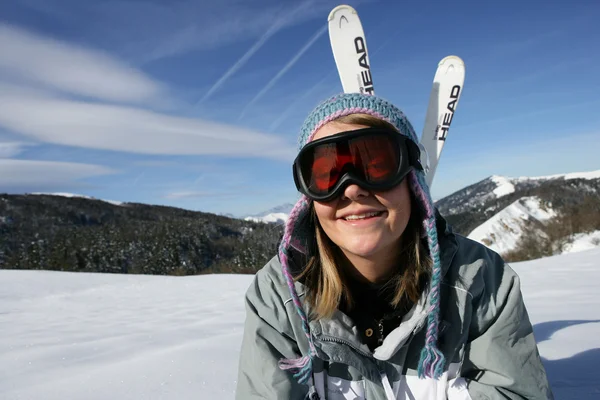 Flicka skidåkare — Stockfoto