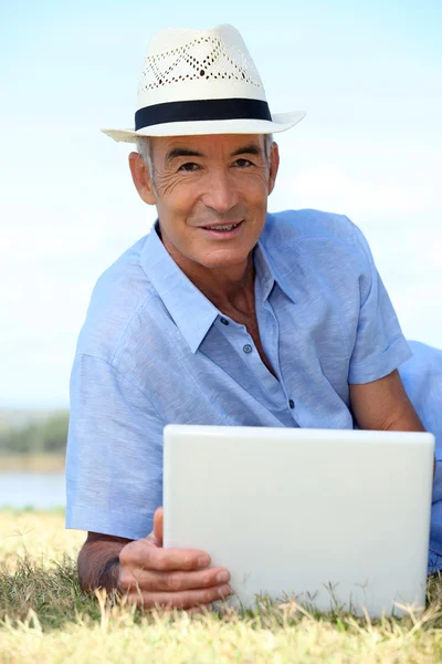 Man with computer — Stock Photo, Image