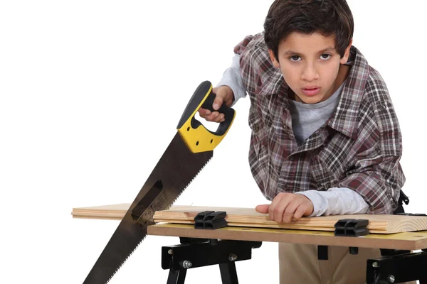 Ένα μικρό αγόρι ξυλουργός. — Φωτογραφία Αρχείου