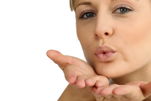 Kobieta dmuchająca pocałunek — Zdjęcie stockowe