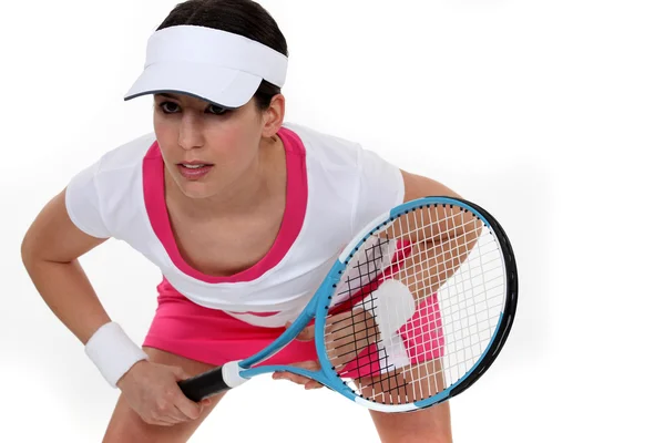 Ung kvinna spelar tennis — Stockfoto