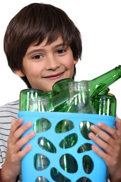 Chlapec s prázdné láhve — Stock fotografie