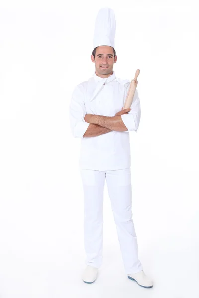 Pastelaria confiante cozinheiro no fundo branco — Fotografia de Stock