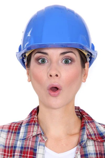 Trabalhadora com aparência de surpresa no rosto — Fotografia de Stock