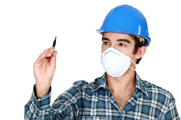 Construtor usando máscara facial — Fotografia de Stock