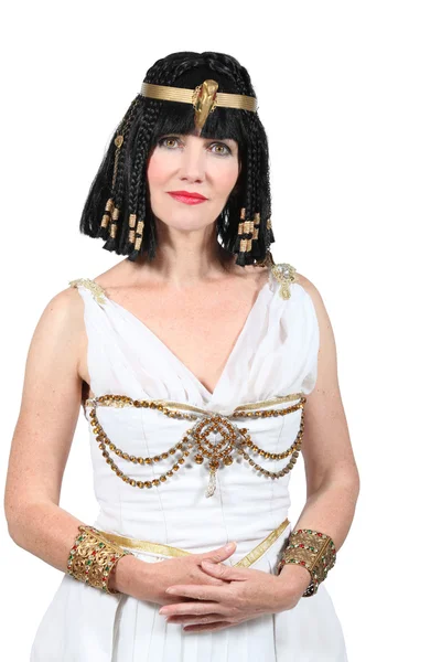 Studioaufnahme einer als Kleopatra verkleideten Frau — Stockfoto