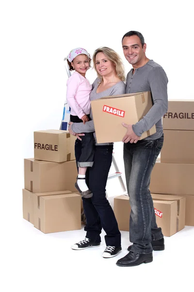 Een familie verhuizen. — Stockfoto