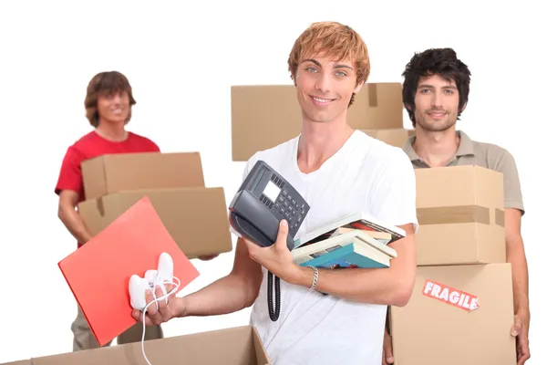Three housemates moving out — Stock Photo, Image
