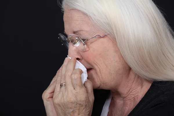 Ηλικιωμένη γυναίκα που κλαίει — Φωτογραφία Αρχείου