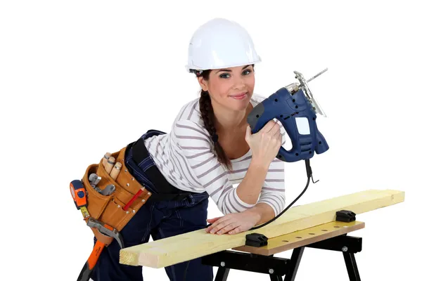 笑みを浮かべて女性木工 — ストック写真