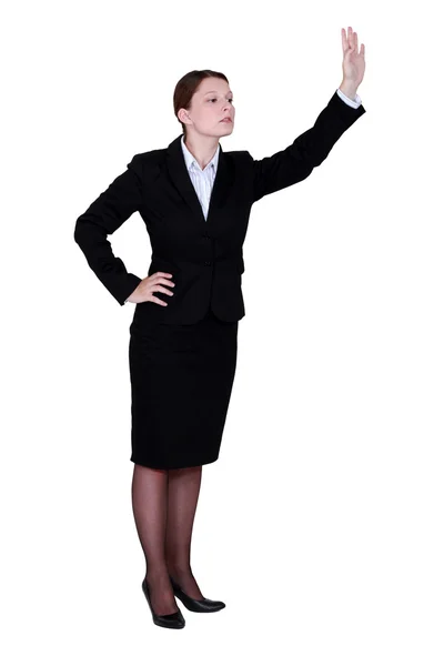 Affärskvinna waving någon ner — Stockfoto