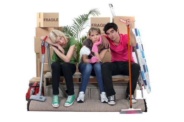Roommates exhausted on moving day — Stock Photo, Image