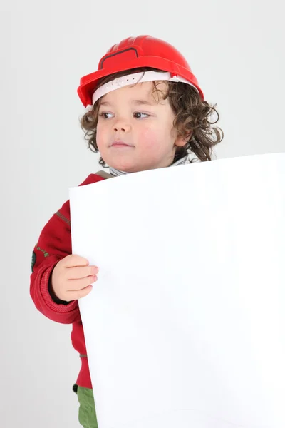 Niño vestido como trabajador manual sosteniendo cartel — Foto de Stock