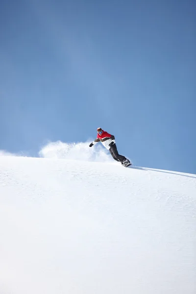 Сноубордист в действии — стоковое фото