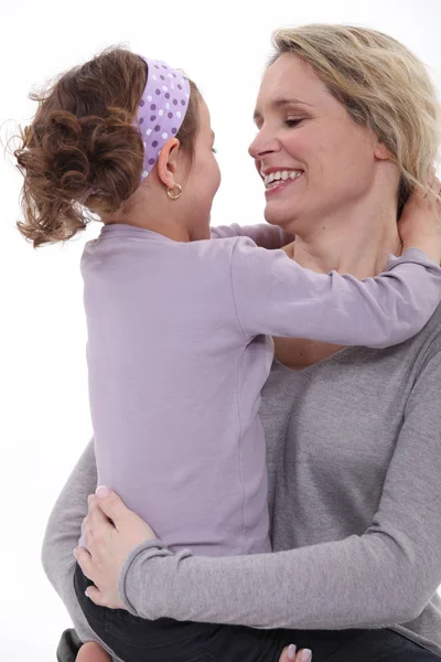 Mãe segurando sua filha — Fotografia de Stock