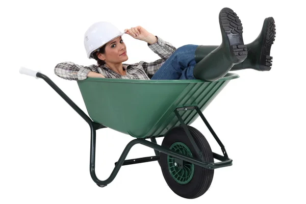 Woman laying in wheelbarrow — Stock Photo, Image