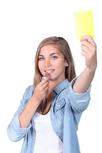 Девушка с желтой карточкой — стоковое фото