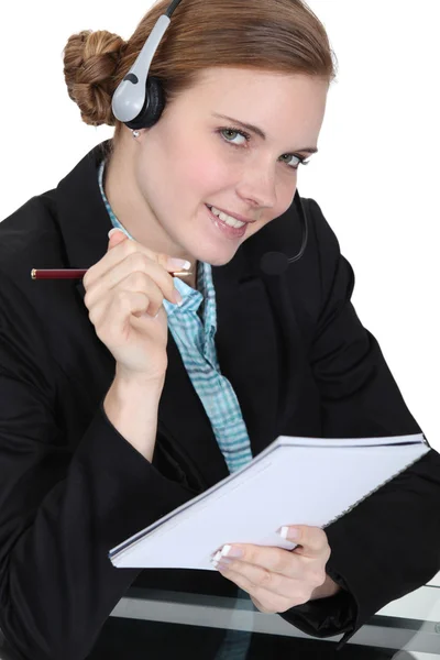 Call center employee holding a notepad — Stock Photo, Image
