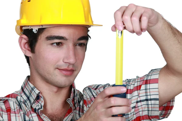Builder holding tape measure — Stock Photo, Image