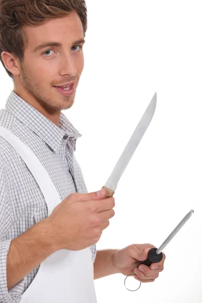 Açougueiro segurando facas — Fotografia de Stock