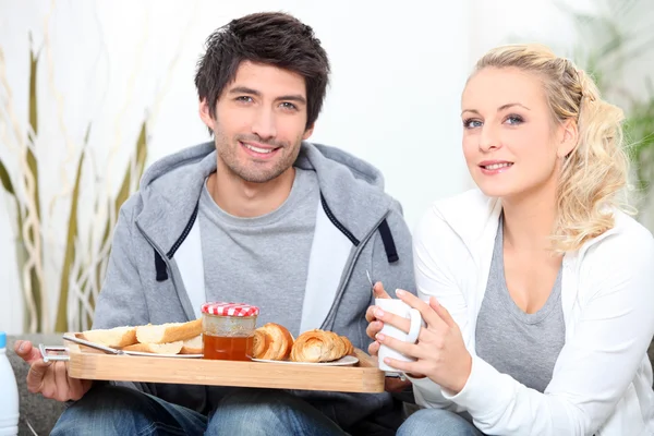 Couple having breakfast together — Stock Photo, Image