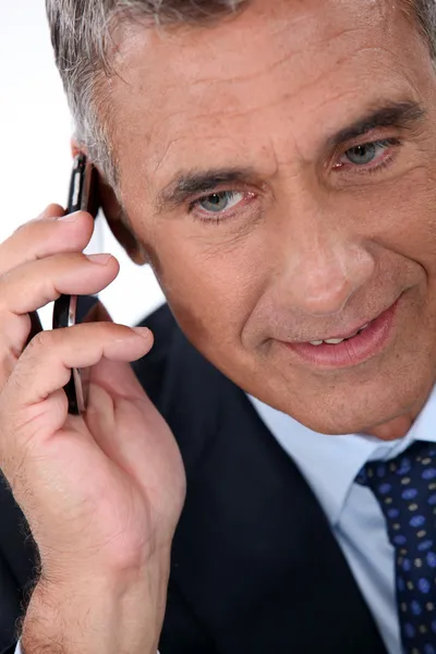 Uomo d'affari maturo con un cellulare — Foto Stock