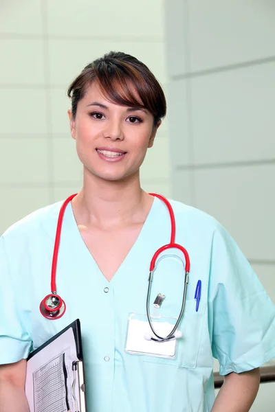 Verpleegkundige glimlachen — Stockfoto