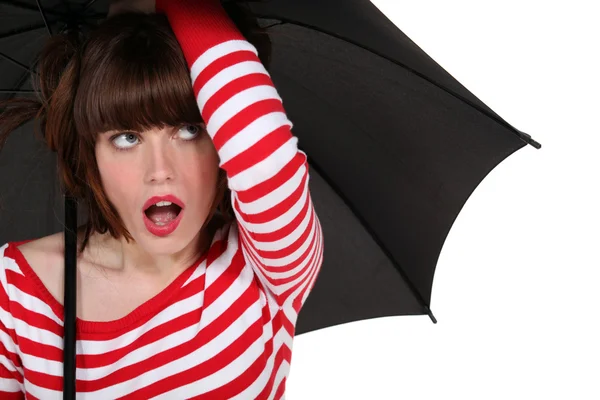 Femme Funky avec un parapluie — Photo