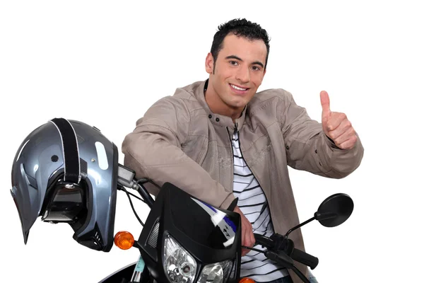 Polegares acima de um homem com uma moto — Fotografia de Stock