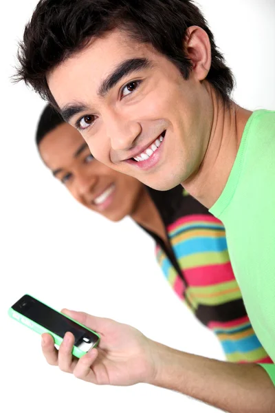 Two male teenagers reading text message — Stock Photo, Image