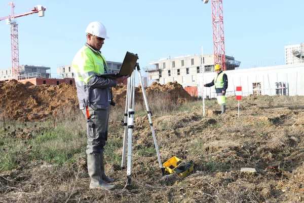 Surveyor on site with a laptop — Stock Photo, Image