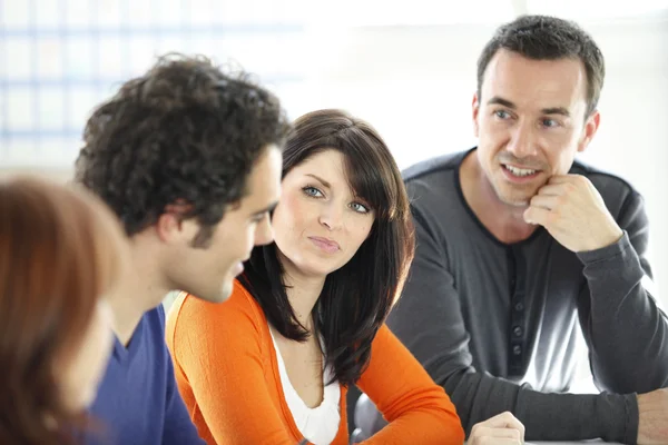 Informal discussion group at work — Stock Photo, Image