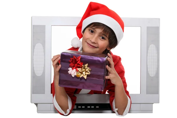 Petit garçon habillé en vêtements de Noël derrière un écran — Photo