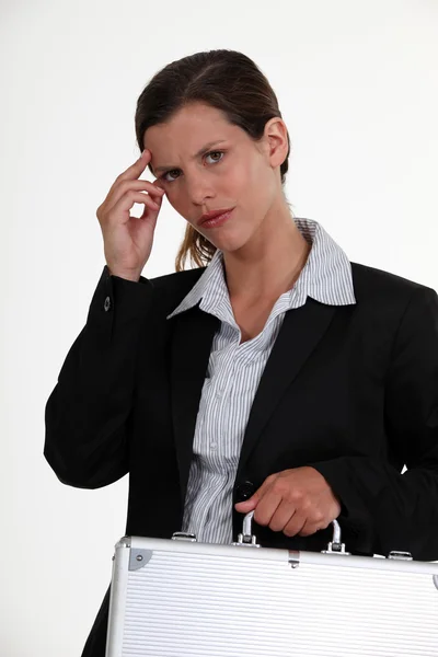 Worried woman carrying a briefcase — Stock Photo, Image