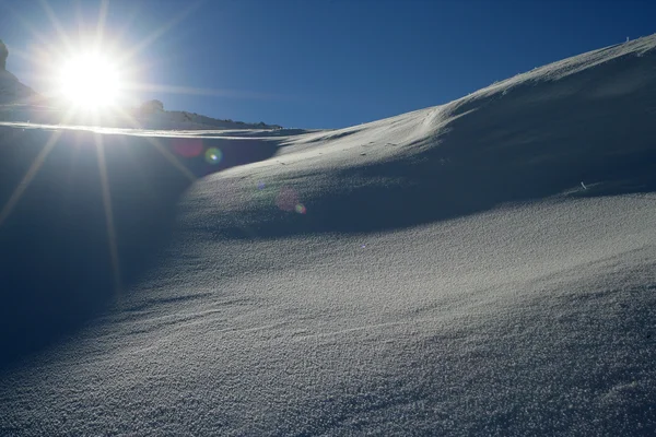 Paisaje de nieve soleado —  Fotos de Stock