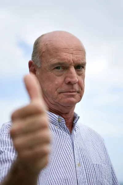 Bald man giving thumbs-up gesture — Stock Photo, Image