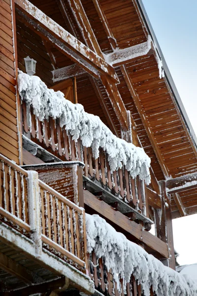 Karlı dağ evi — Stok fotoğraf