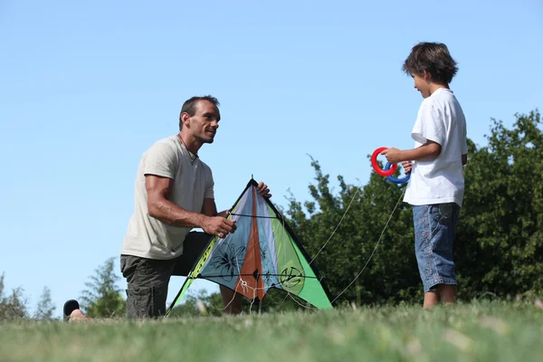 Father and son with kite — Stock Photo, Image