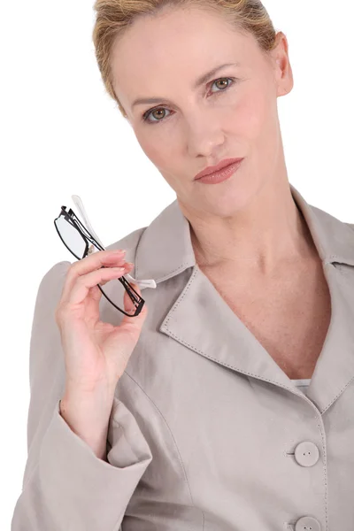 Strict woman holding eyeglasses — Stock Photo, Image