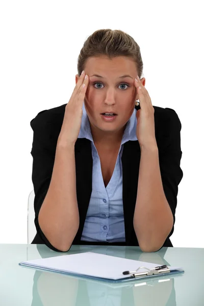 Shocked blond office worker — Stock Photo, Image