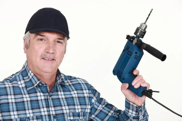 Oudere man bezit een elektrische schroevendraaier — Stockfoto
