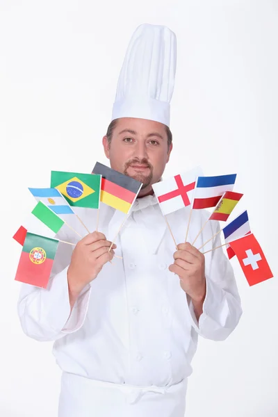 Een chef-kok met een bos van vlaggen. — Stockfoto