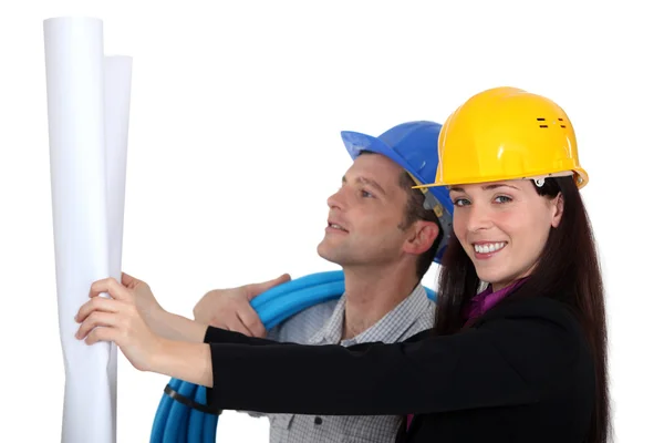 Female architect with electrician — Stock Photo, Image