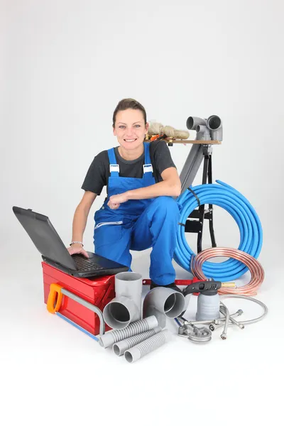 Portret van een vrouwelijke loodgieter — Stockfoto