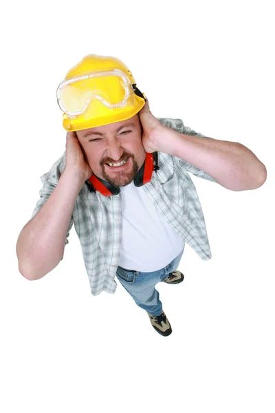 Cuadro de paisaje del trabajador cubriéndose las orejas — Foto de Stock
