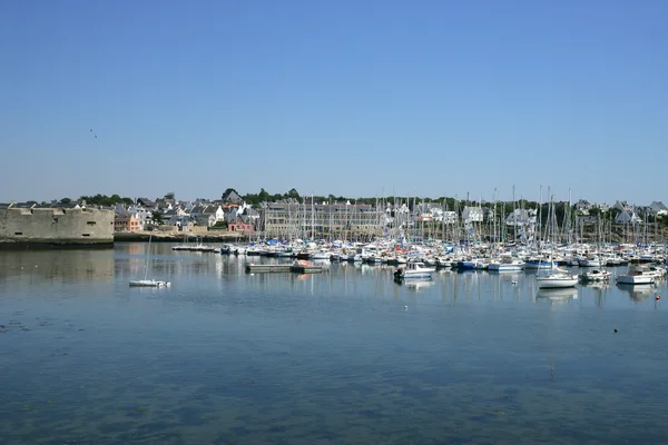 Distant shot of port town — Stock Photo, Image
