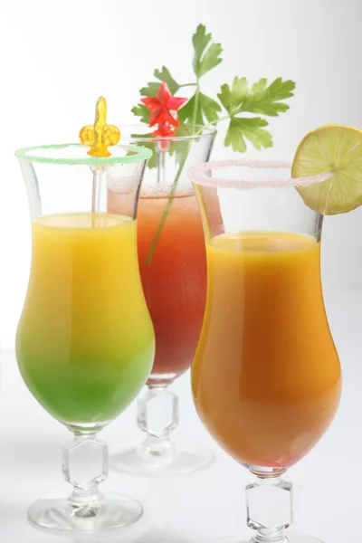 Три свежих фруктовых коктейля — стоковое фото