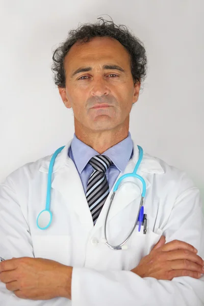 Portret van een zelf-verzekerde arts — Stockfoto