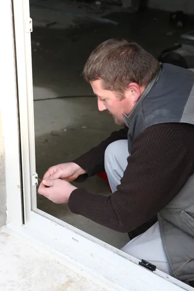 Bir pencere crewing ustası — Stok fotoğraf