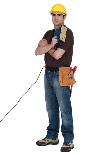 Man met een elektrische schuurmachine — Stockfoto